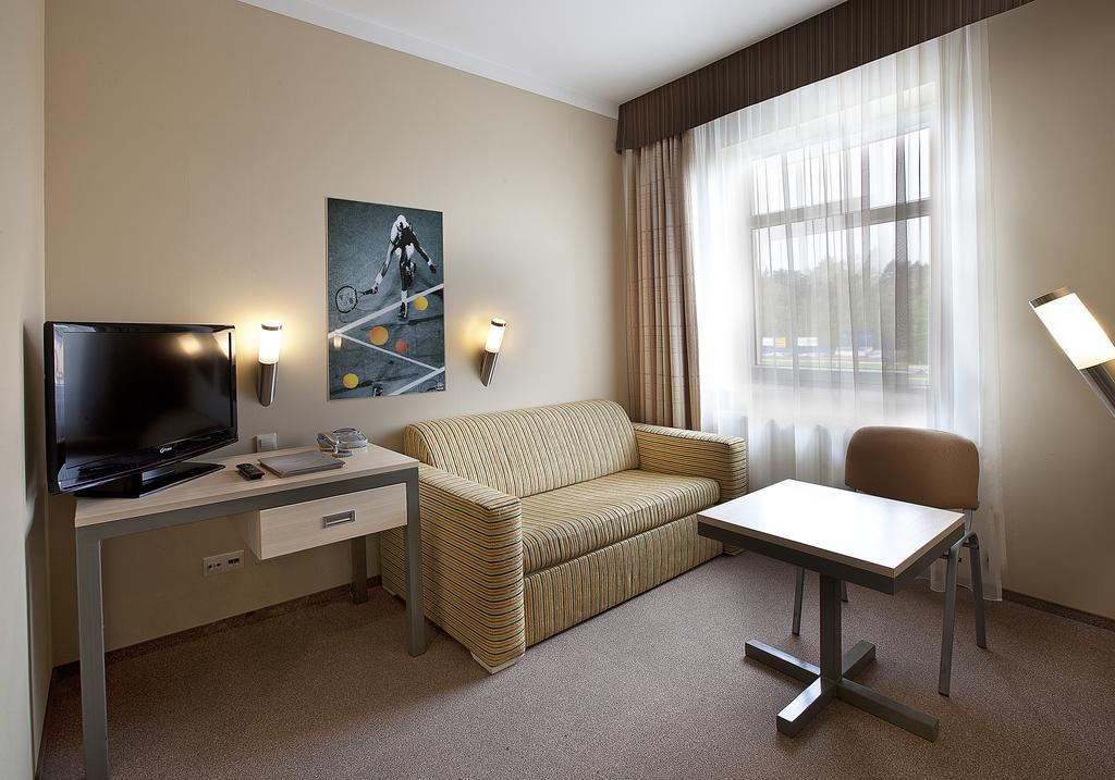 Hotel Jarota Jarocin Habitación foto